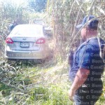 Encuentran auto desvalijado omealca