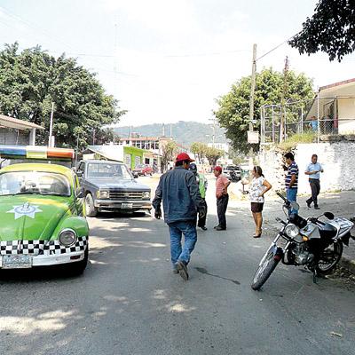 tezonapa lo arrastra con todo y moto