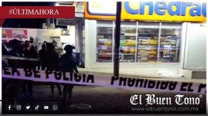 Mujer pierde la v𝚤da de manera repentina afuera de supermercado en colonia Playa Linda