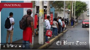 Protestan choferes de transporte público en Veracruz Puerto; miles de usuarios quedan varados