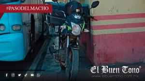 Motociclistas bloquean banquetas en Paso del Macho; Peatones exigen acción del Ayuntamiento