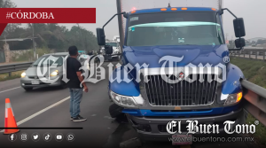 Accidente de dos camiones de carga deja solo daños materiales en Córdoba