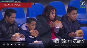 Familia se vuelve viral por cenar cemitas en pleno partido en el estadio Cuauhtémoc