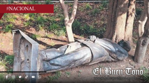 Exhiben que estatua de Felipe Calderón sigue tirada en el suelo en Los Pinos