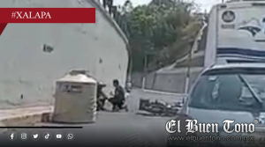 Rotoplas cae sobre motociclista en Xalapa por fuertes ráfagas de viento