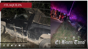 Camioneta se sale de la carretera y termina entre árboles en Tlaquilpa