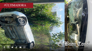 Aparatosa volcadura en Amatlán deja vehículo abandonado