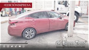 Camión municipal impacta un auto; COLAPSA LA VIALIDAD