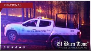 Muɛrɛn 2 bomberos durante un incendio forestal en Michoacán