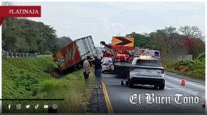 Reabren autopista La Tinaja–Veracruz tras retiro de tráiler accidentado
