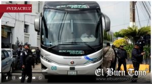 Trasladan al INM a los 229 migrantes localizados en tráiler en Xalapa