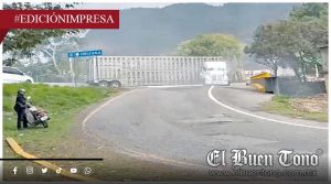 Tractocamión se queda tirado