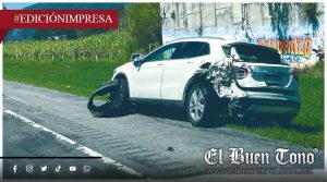 Tráiler pega a dos vehículos; huye como bandido