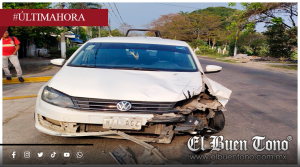 Motociclista choca de frente contra automóvil y resulta lesionado en Amatlán