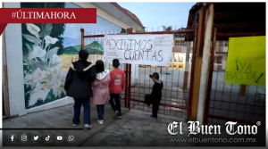 Padres toman primaria en La Perla y exigen destitución del director