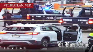 Policías confunden vehículo y ab4ten a doctora en caseta de Tihuatlán; Una mujer más resulta herida