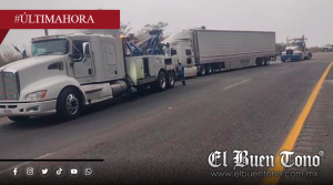 Vuelca tractocamión cargado con naranjas en la Puebla–Orizaba; hay cierre parcial
