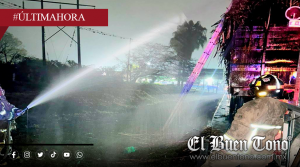 Se incendia tráiler cargado de caña en la autopista rumbo a Orizaba