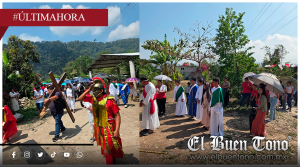 Emotiva representación de la Viacrucis une a jóvenes de Ojo de Agua Grande