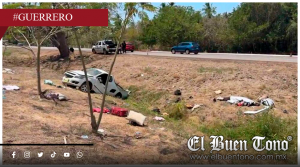 Camioneta con turistas del Estado de México se sale de la carretera y deja cinco muεrtos