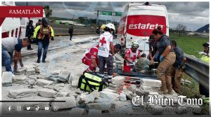 Carambola en la autopista Córdoba-Veracruz, deja una persona fa11ecida y una más lesionada