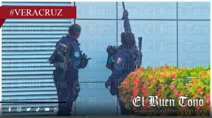 Pareja sale del banco y es ba1e4d4 durante asalto en Veracruz