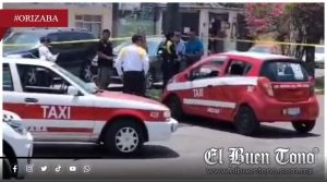 VIDEO|Choque entre dos taxis en Orizaba deja solo daños materiales en la colonia Ferrer Guardia