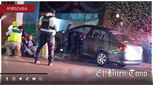 Choque entre motocicleta y automóvil deja lesionados en Orizaba
