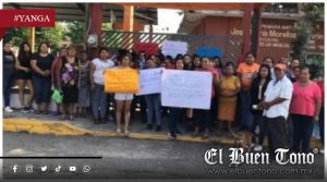 Padres de familia en Yanga protestan por falta de maestro para 18 alumnos de primaria