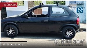 Se roban un automóvil Chevrolet Chevy en el centro de la ciudad