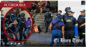 Le roban mochila a motociclista; policías no intervienen y luego agreden a un civil