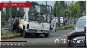 Vuelca camioneta afuera del Cobaev 12 en Córdoba