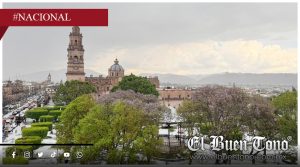 Granizada tiñe de blanco el Centro Histórico y sorprende a turistas en Michoacán