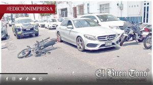 Cafre le pega a motociclista; por esta vez se salva