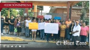 Tutores exigen 2 profes en primaria; se manifiestan afuera del plantel