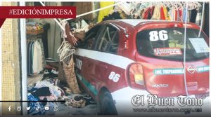 Taxi se mete atienda de ropa; EN PLENO CENTRO DE ORIZABA