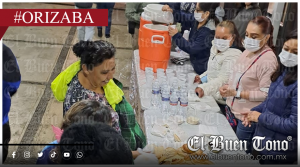 Solidaridad en la antesala del hospital: voluntarios alimentan a familiares de pacientes en Orizaba