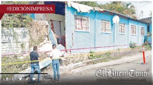 Camión cañero mocha una casa; HUYE CONDUCTOR, LO DETIENEN