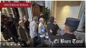 Fieles recuerdan al Papa Francisco en su tumba en Roma