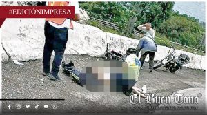 Sin casco y con prisa; motociclista resulta lesi0nado