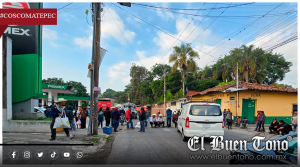 Coscomatepec colapsado por incapacidad de Armando Reyes; bloqueo lleva horas afectando a miles de automovilistas