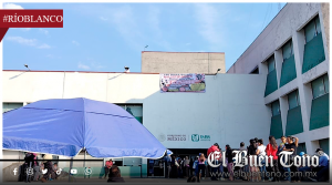 Trabajadores mantienen protesta en Hospital de Río Blanco