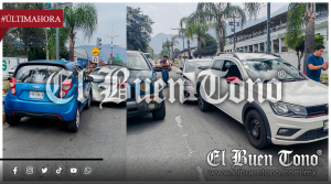 CHOQUE MÚLTIPLE FRENTE A BODEGA AURRERA DE RÍO BLANCO DEJA SOLO DAÑOS MATERIALES