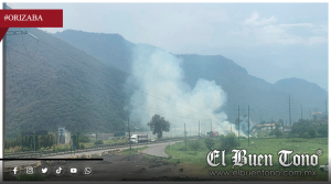 INCENDIO DE PASTIZAL REDUCE VISIBILIDAD EN LA AUTOPISTA ORIZABA–CIUDAD MENDOZA