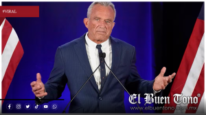 Secretario de Salud de EU atrapa dos serpientes con la mano y se vuelve viral