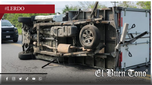 Vuelca en Alvarado camioneta con víveres para el Hospital de Lerdo de Tejada