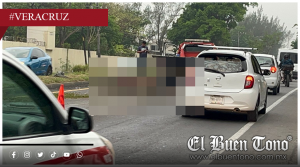 Rescatan ilesa a familia tras volcadura de taxi en el puerto de Veracruz