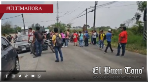 Empleados de la Galletera bloquean la carretera Córdoba-Paso del Macho en Paraje Nuevo por pago irrisorio de utilidades