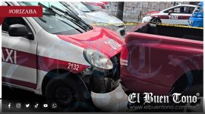 Choque entre taxi y camioneta causan caos vial en Orizaba