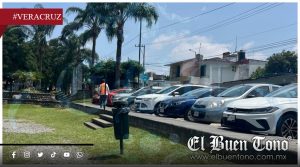 Los franeleros gobiernan la vía pública; Tránsito, ausente